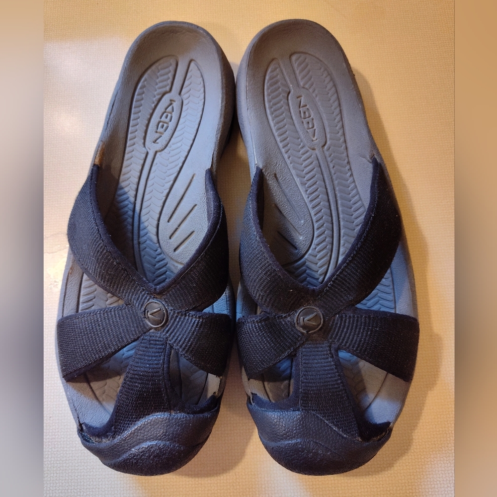 KEEN Black Sandals Flip Flops Size 9